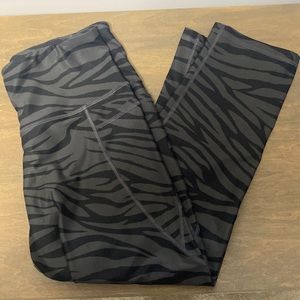 Old Navy Size L women’s zebra print capri